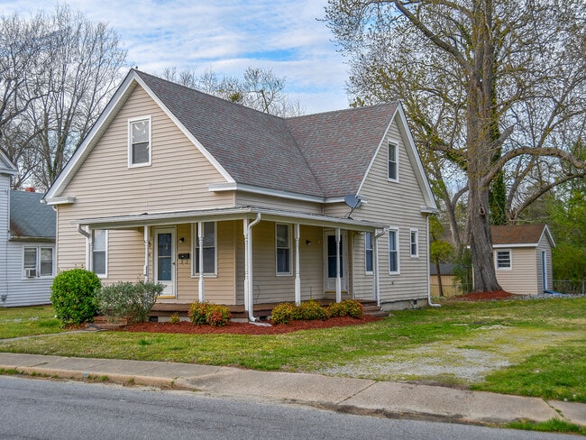 Building Photo - 216 Cary St