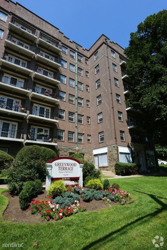 Primary Photo - 169 Greenwood Ave