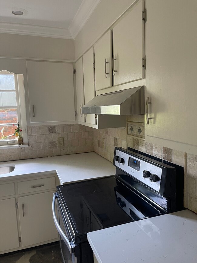 Foto del edificio - 3278 Highland Dr