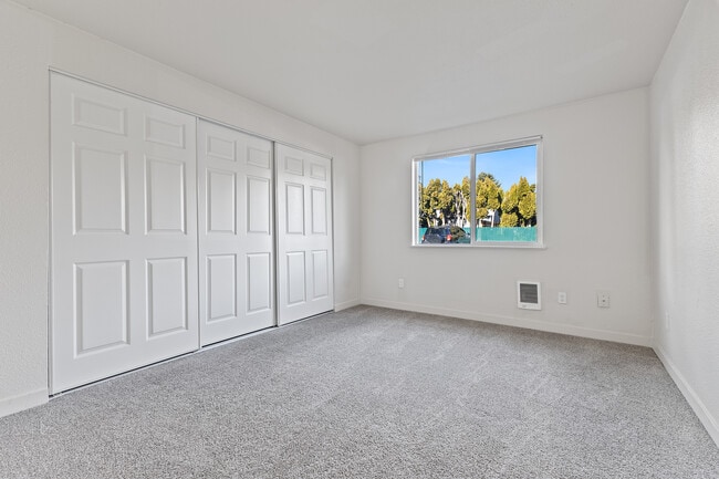 Building Photo - Crofton Apartments