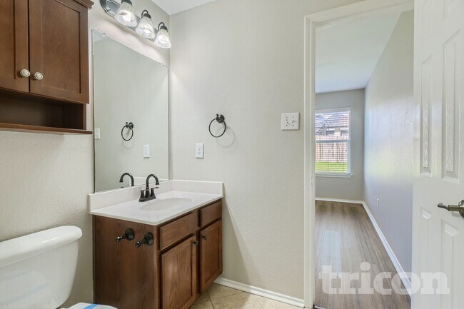 Building Photo - 10317 Fossil Valley Dr