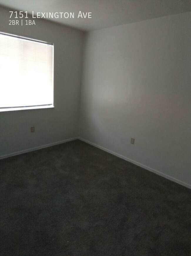 Building Photo - 2 Bedroom Apartment