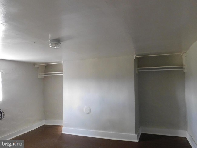 Building Photo - 463 Farnley Ln
