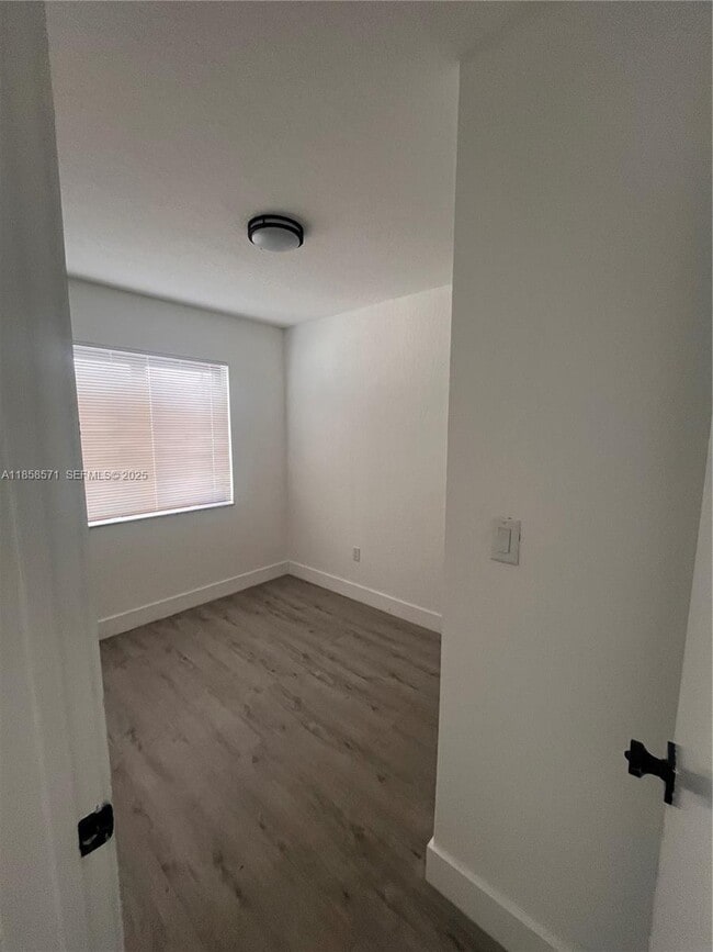 Foto del edificio - 3417 NW 22nd Ave