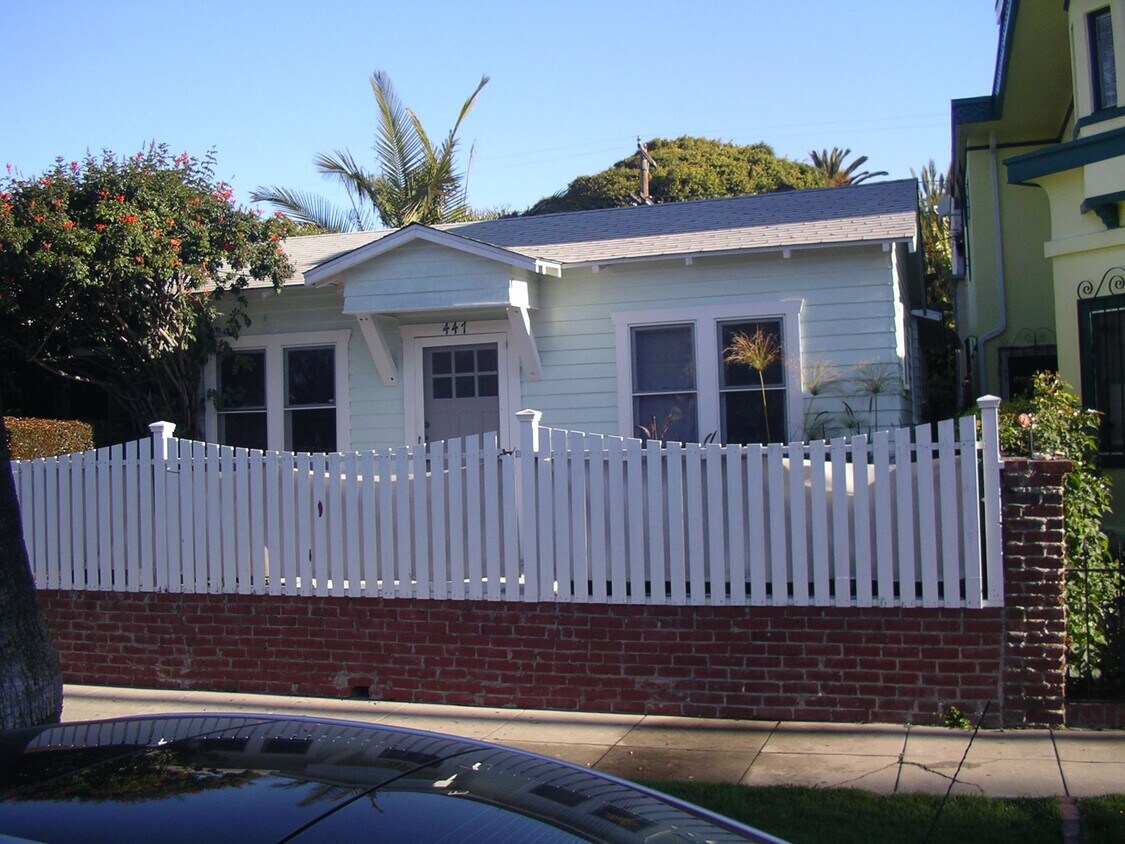 Front - 447 Rialto Ave