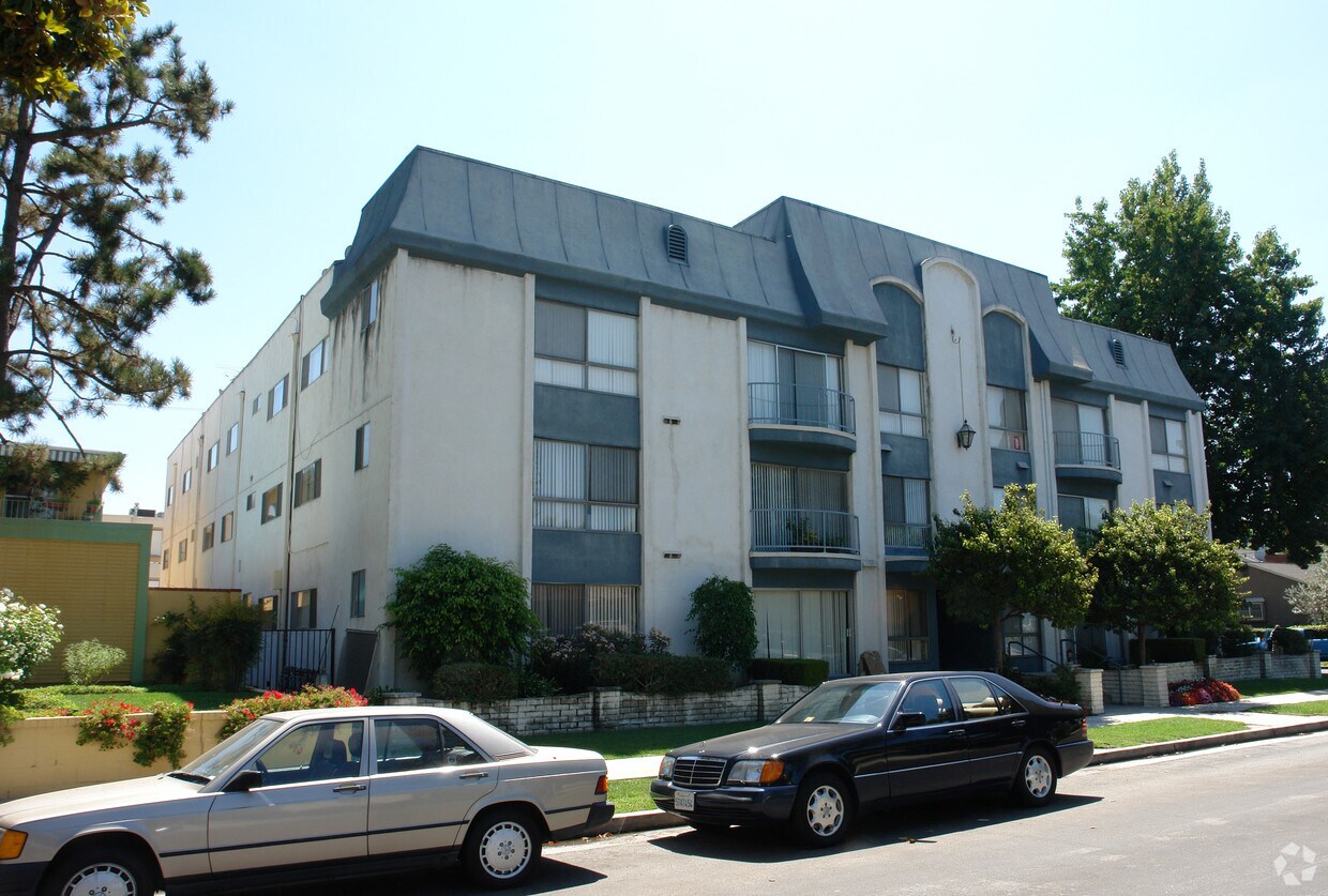 Babcock Terrace Apartments in Studio City, CA