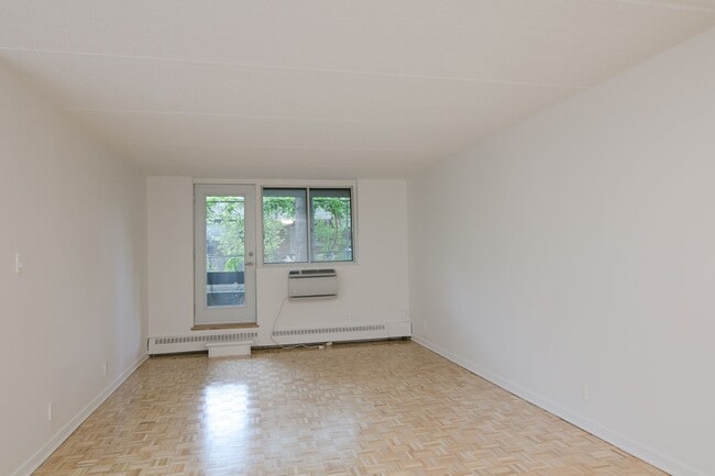 Photo du bâtiment - 4800 Maisonneuve Blvd W