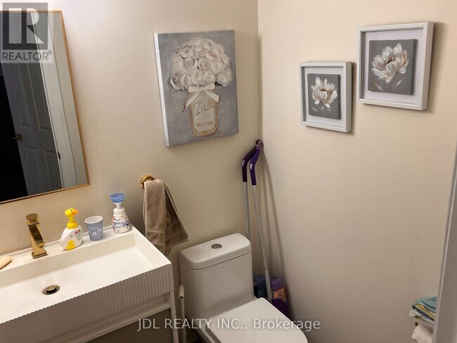 Building Photo - 61 Lorridge St