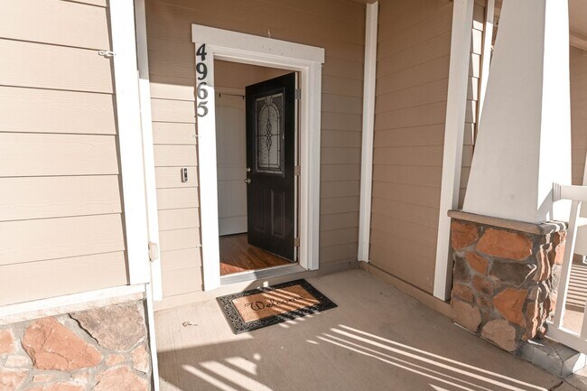 Foto del edificio - 3 Beds 3 Bath Townhome Minutes From Fort C...