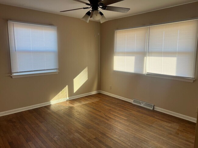 Foto del edificio - 5079 Byers Rd