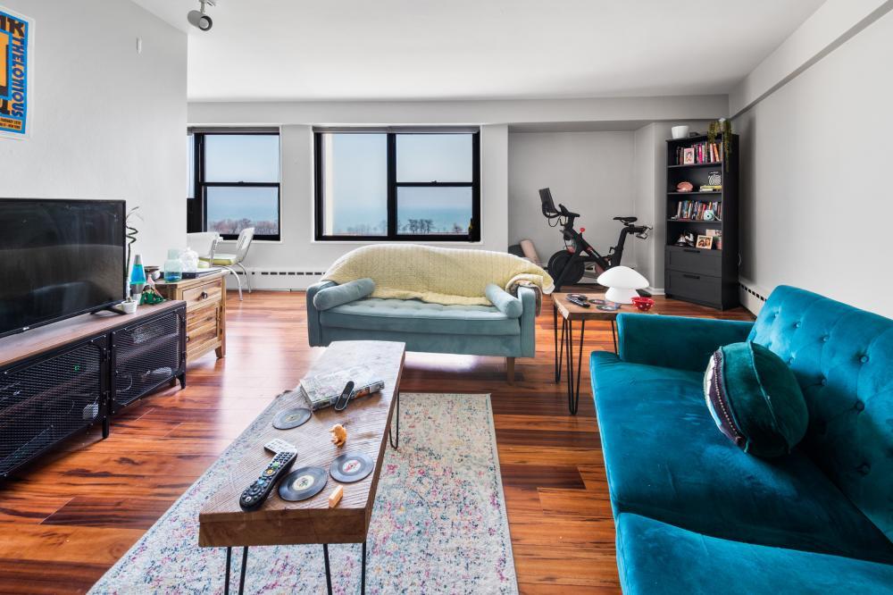 Primary Photo - 2 bedroom in Chicago IL 60657