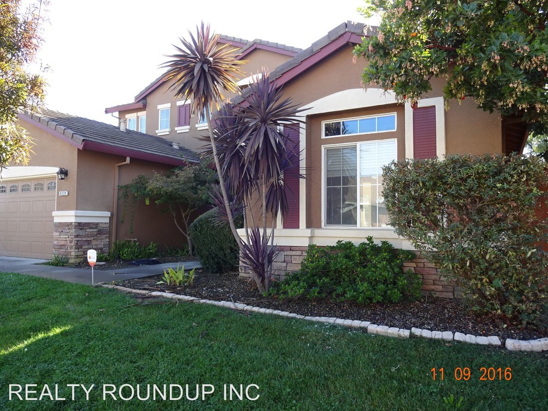Primary Photo - 5 br, 4 bath House - 9320 Sierra Spring Way