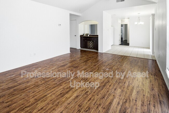 Foto del edificio - 3324 Green Ridge St