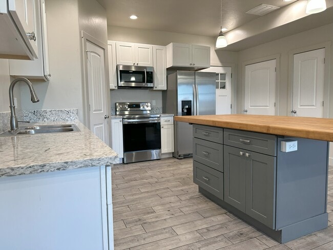 Building Photo - 187 Courthouse Way