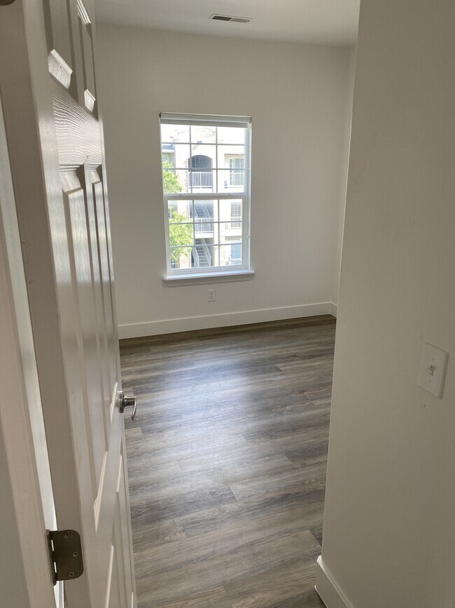Building Photo - BELMONT #343 (PRIVATE)