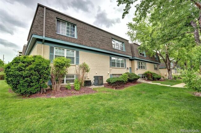 Foto del edificio - 9220 E Girard Ave