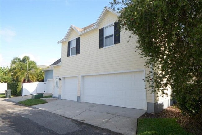 Building Photo - 1006 Wild Elm St