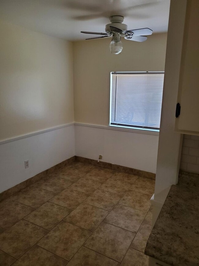 Building Photo - 1605 Valerie Way