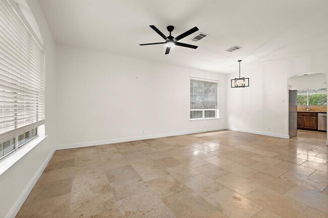 Building Photo - 1221 Boerne Dr
