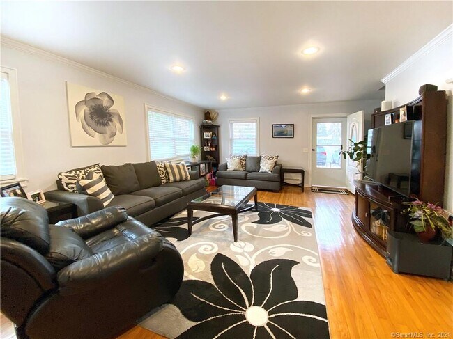 Building Photo - 77 Webb Ave