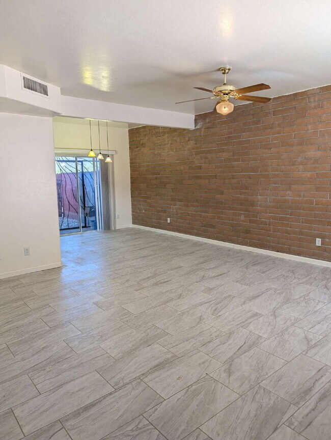 Foto del edificio - Renovated Townhouse with desert views.