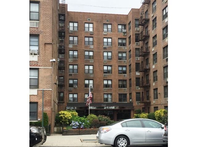 Primary Photo - 2546 E 13th St