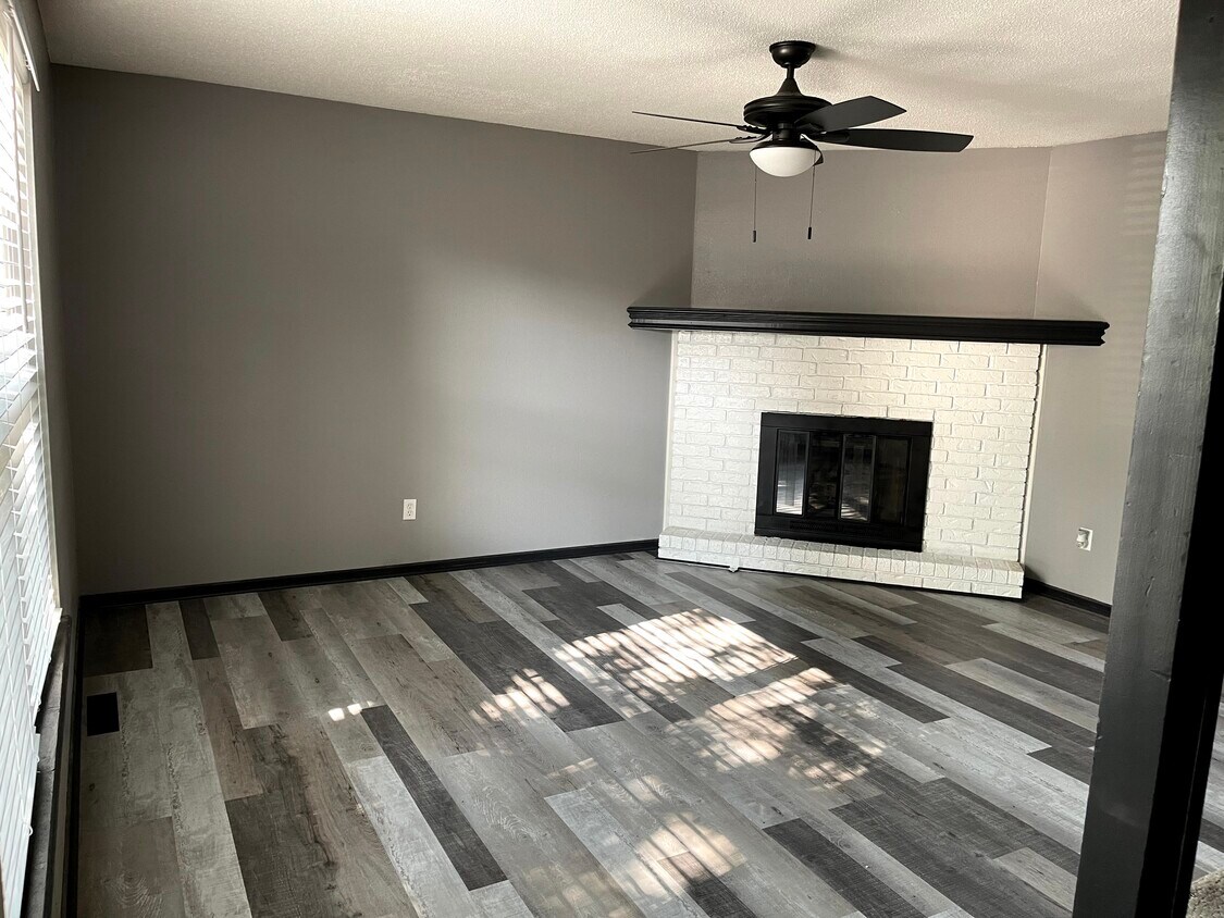 502 NW 3rd St, Blue Springs, MO 64014 Townhome Rentals in Blue