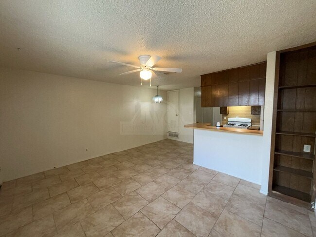 Foto del edificio - 2210 Silverway Dr