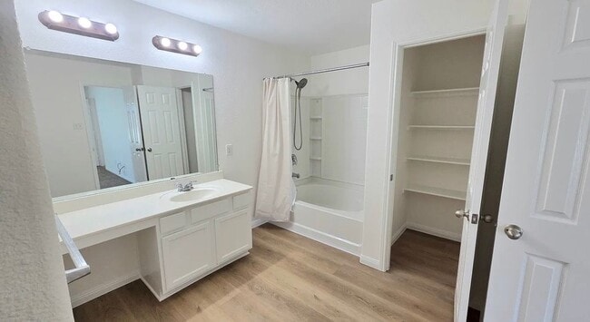 Foto del edificio - 1241 Kachina Ln