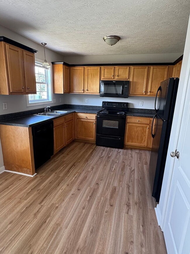 Building Photo - Single Family Home
