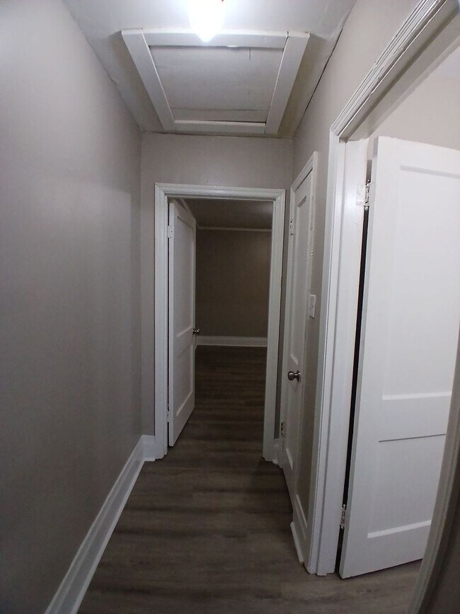 Building Photo - Updated 2 bedroom 1 bath duplex