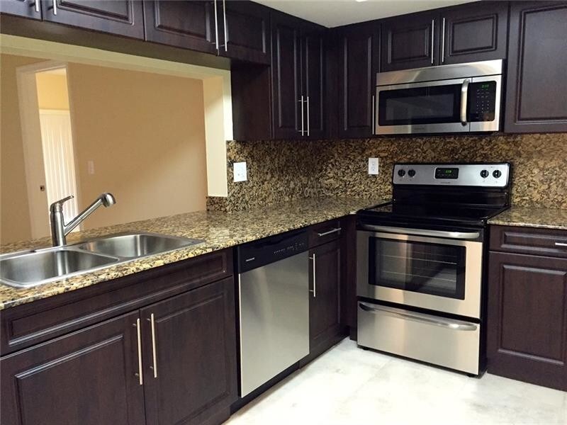 Foto principal - 3305 NW 101st Ave