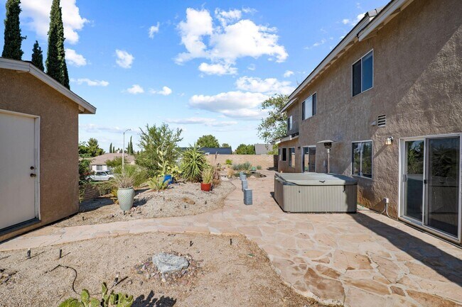 Building Photo - 5637 Redwood Ave