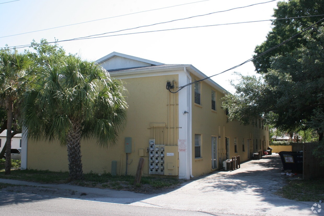 Building Photo - 3010 W Binnicker Ave