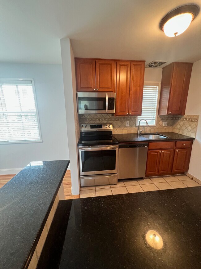 Kitchen - 1708 W Abingdon Dr