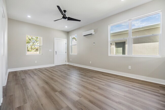 Building Photo - 2529 4th St S