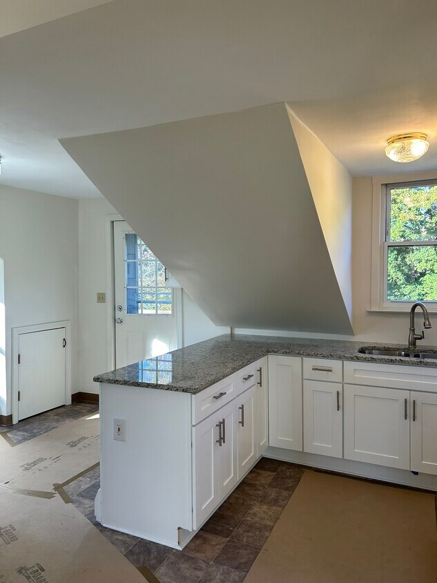 kitchen - 576 Church St
