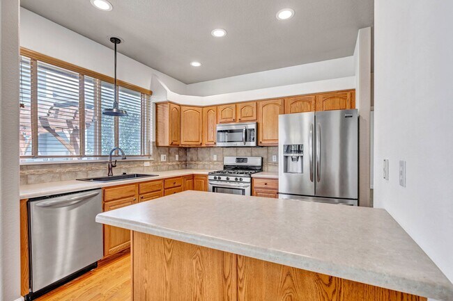 Foto del edificio - Beautiful Monument Ranch with Finished Basement & Low-Maintenance Living!