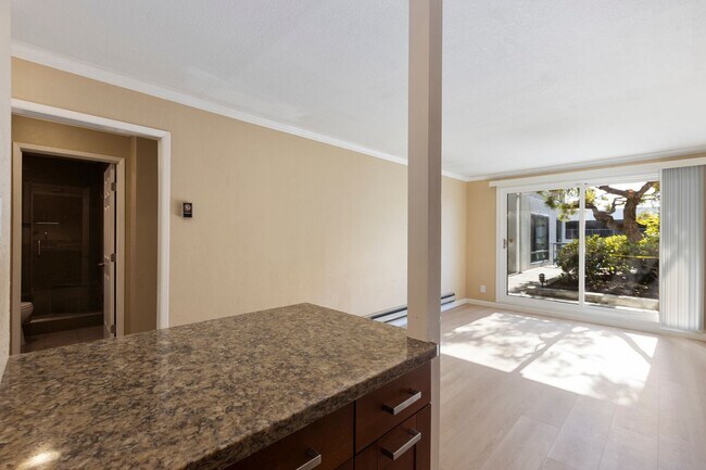 Foto del edificio - Exquisitely Updated, No Carpet 1bd/1ba in ...