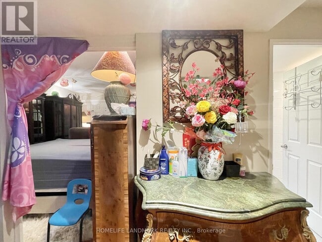 Photo du bâtiment - 225 Davenport Rd