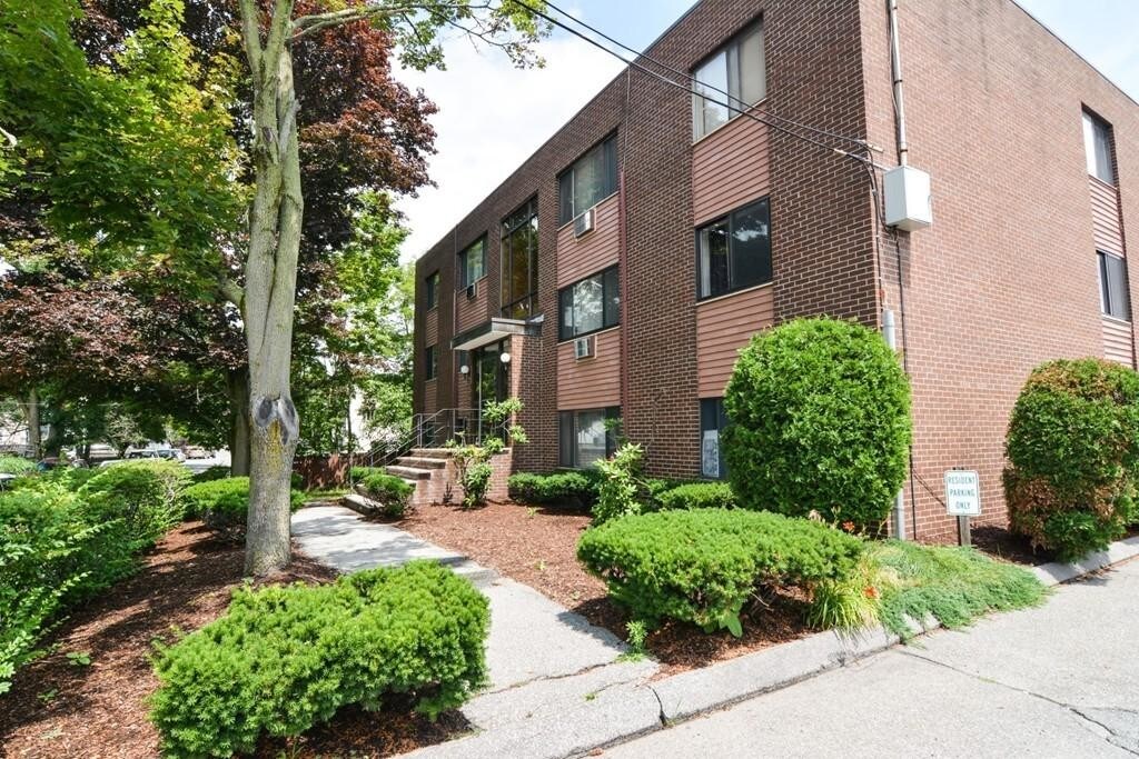 Primary Photo - 9 Ryder St