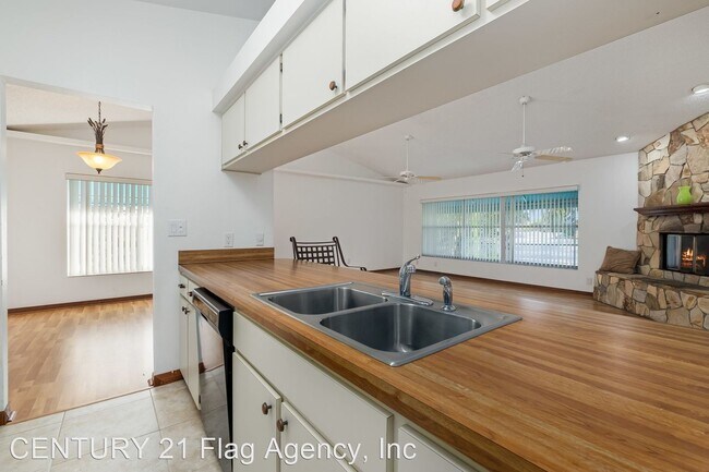 Building Photo - 3 br, 2 bath House - 142 Country Club Dr
