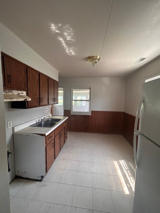 Building Photo - 5219 Lillie St