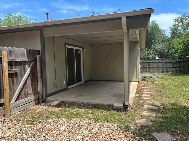 Foto del edificio - 6605 Danwood Dr