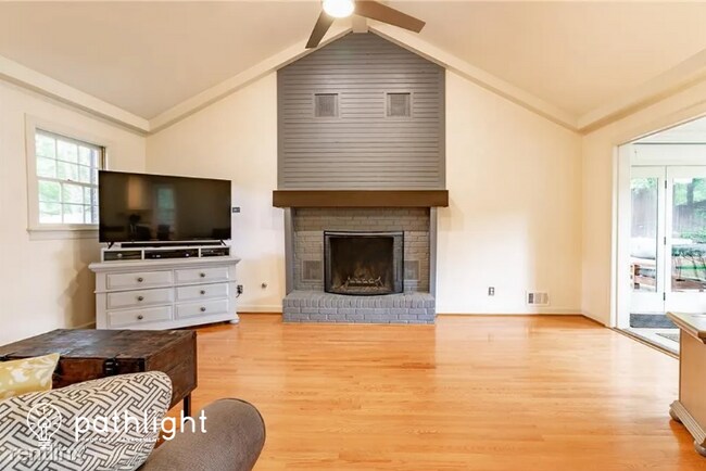 Building Photo - 4 br, 3 bath House - 3722 Southgate Drive ...
