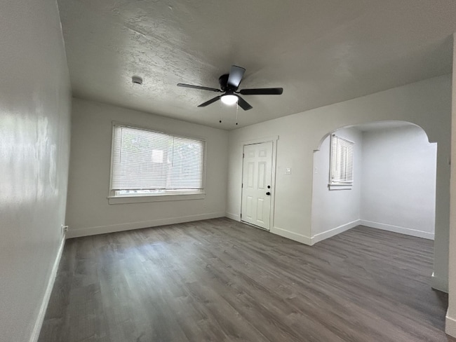 Building Photo - 614 E 600 S