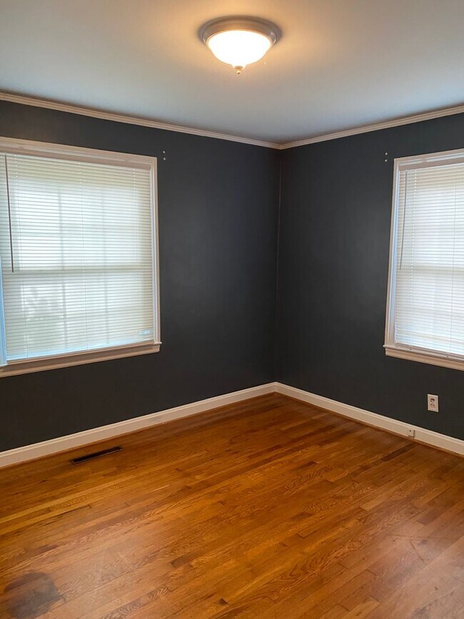 Building Photo - Coming Soon ! 3 Bedroom/ 2 Bath Home In Hi...