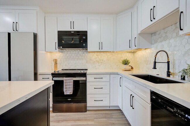 Foto del edificio - 6th and Raymond