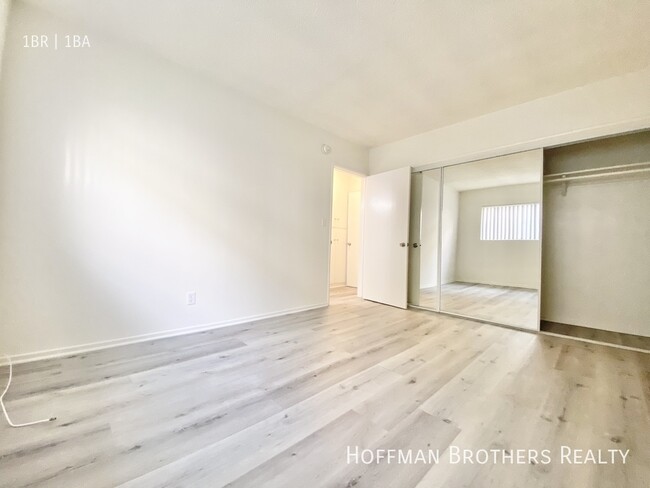 Building Photo - 634 N St Andrews Pl