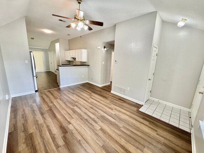Foto del edificio - 4386 Elysian Dr